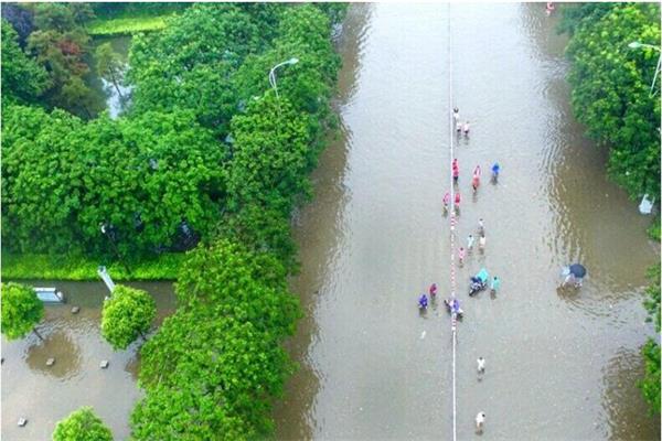 河南鄭州遭遇千年一遇強(qiáng)降雨，在面對(duì)洪水該如何保護(hù)自己