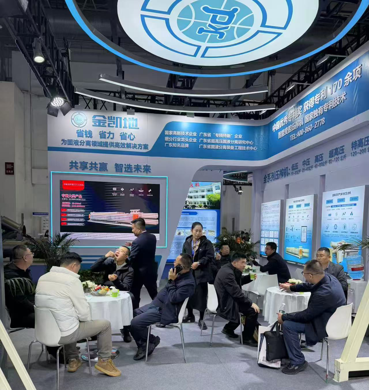 展會(huì)現(xiàn)場(chǎng)客戶交流